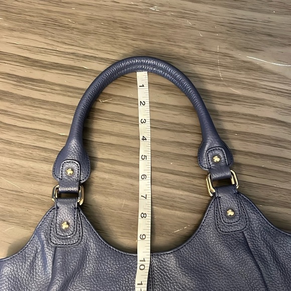 CUORE & PELLE 100% BLUE PEBBLED LEATHER HANDBAG WITH GOLD HARDWARE - Picture 13 of 16